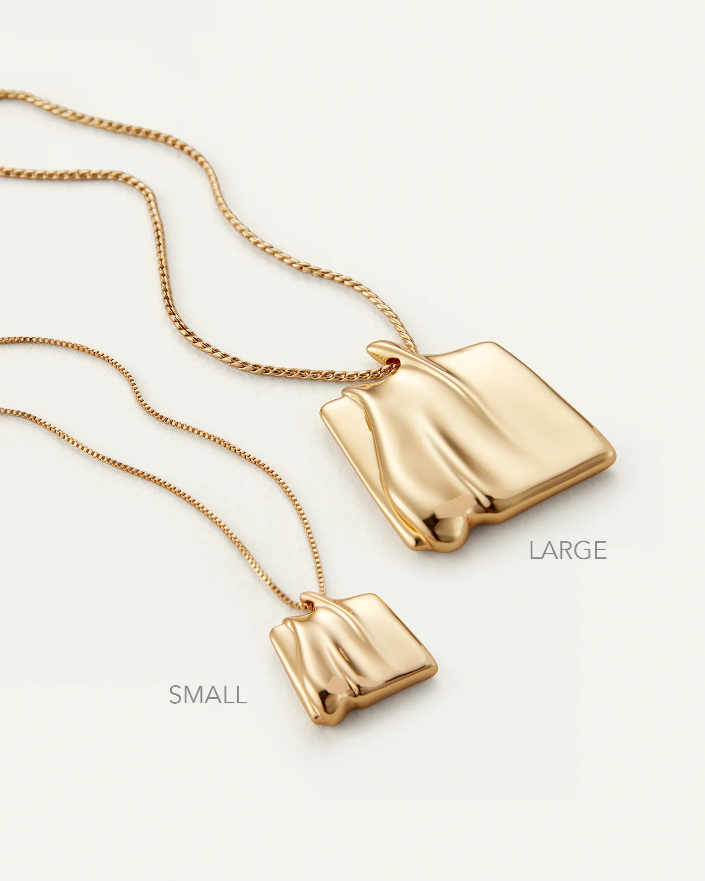 Small Sundra Pendant Necklace in Gold