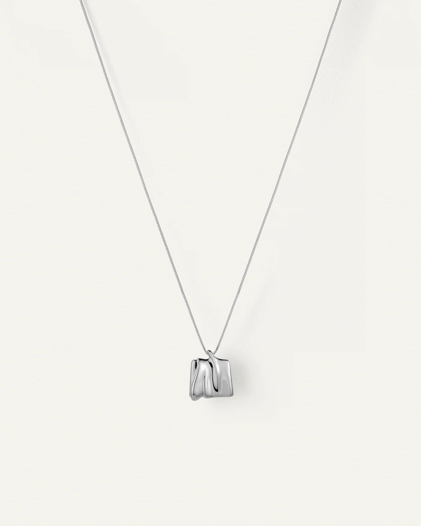 Small Sundra Pendant Necklace in Silver