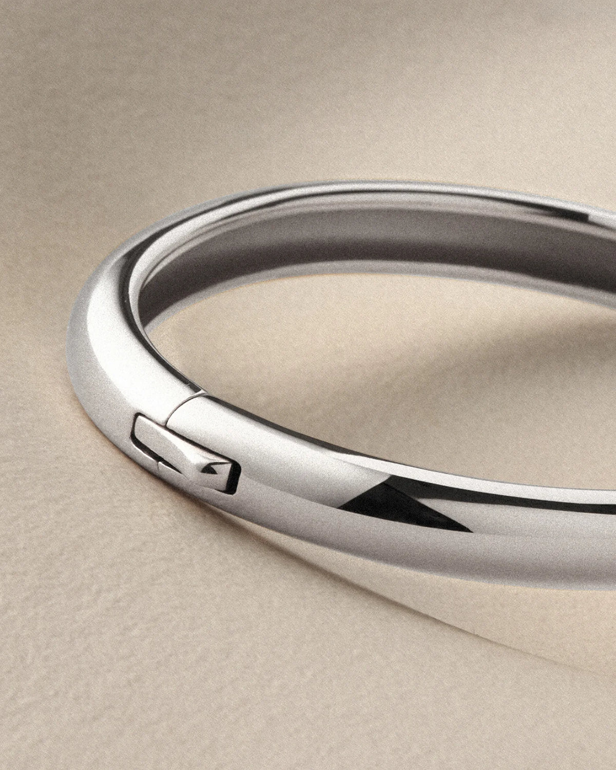 Gia Bangle in Silver
