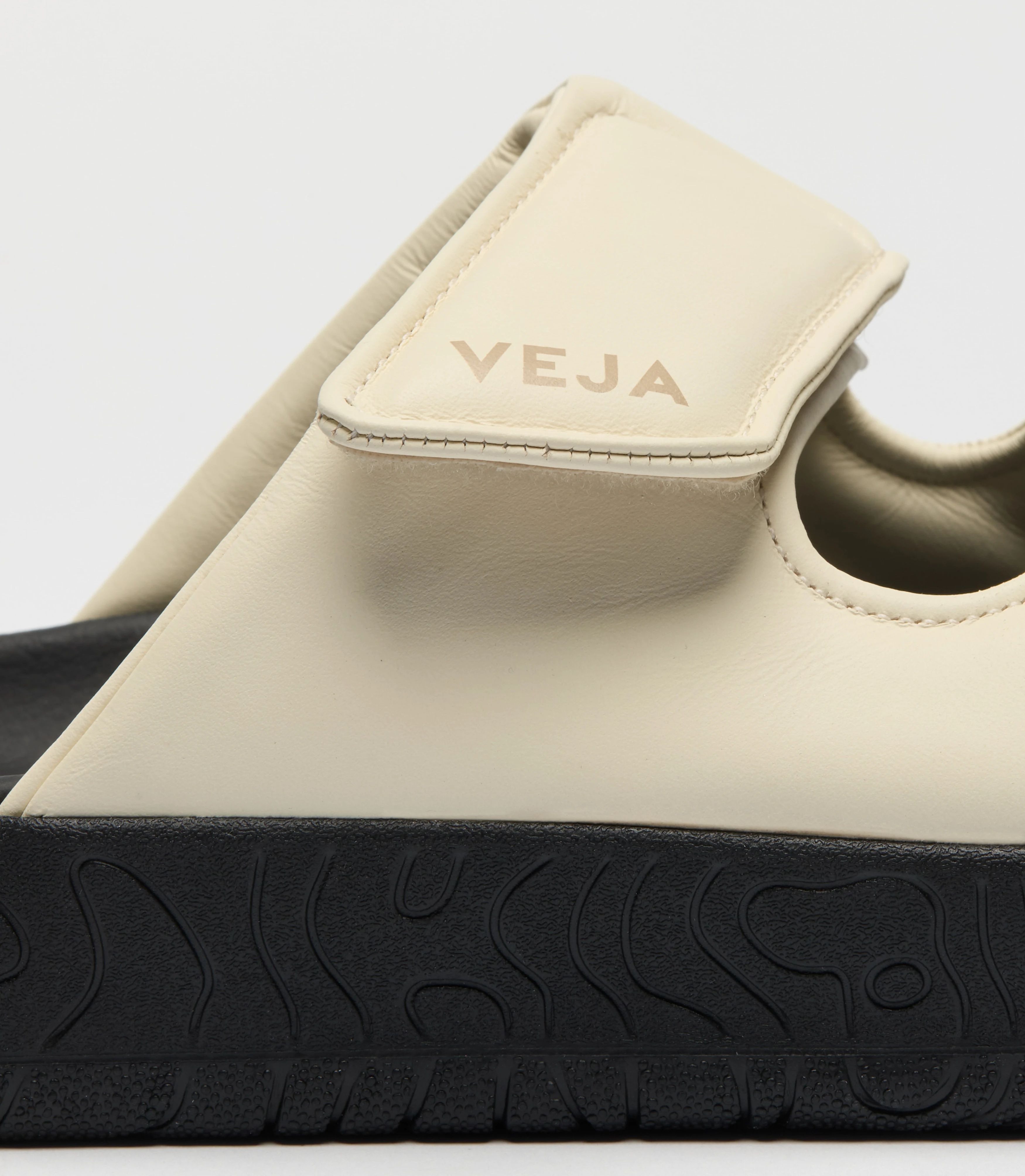 Etna Bold Leather Cashew