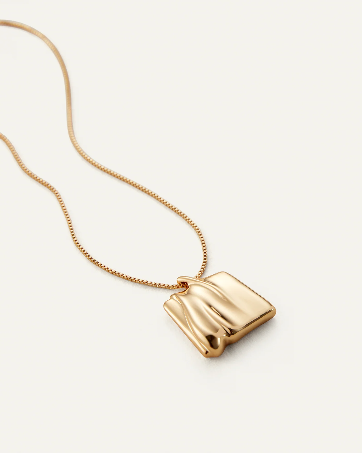 Small Sundra Pendant Necklace in Gold