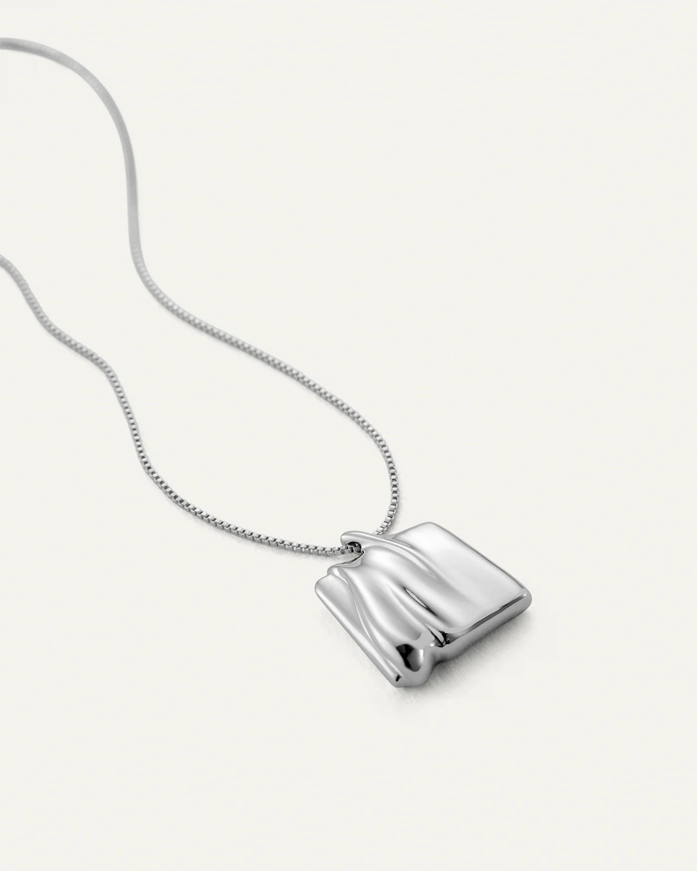 Small Sundra Pendant Necklace in Silver