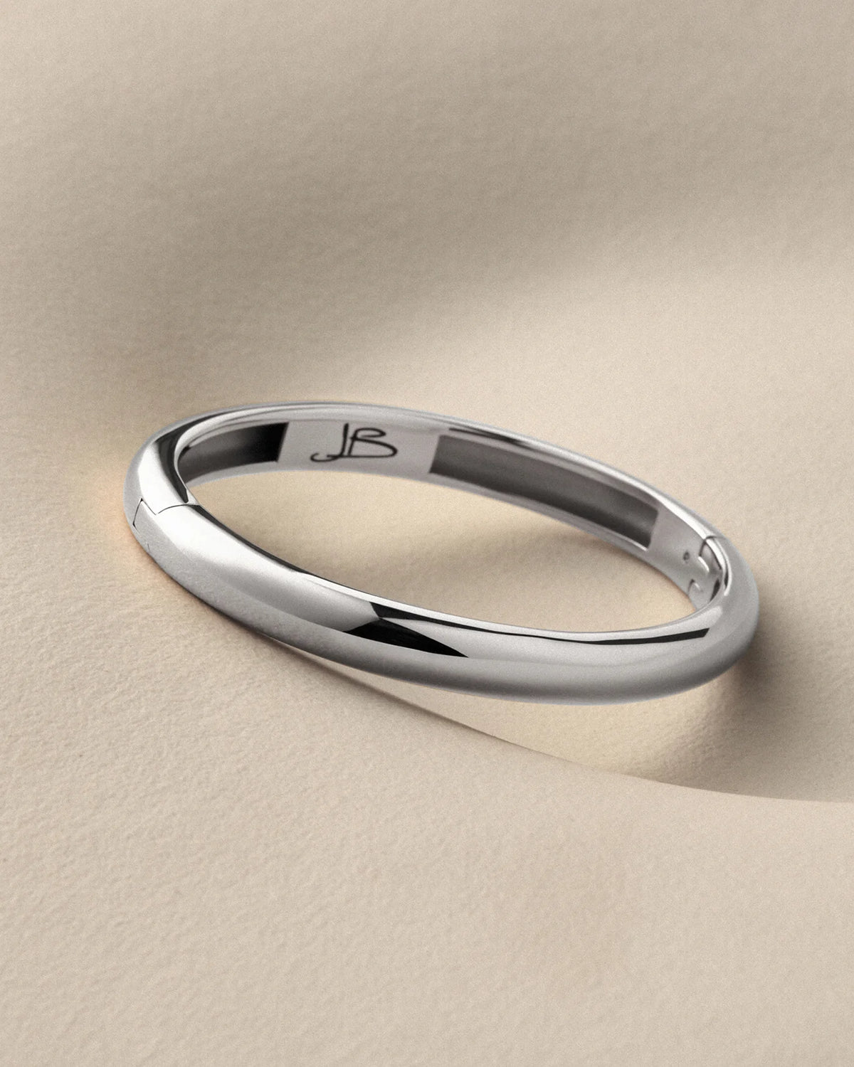 Gia Bangle in Silver