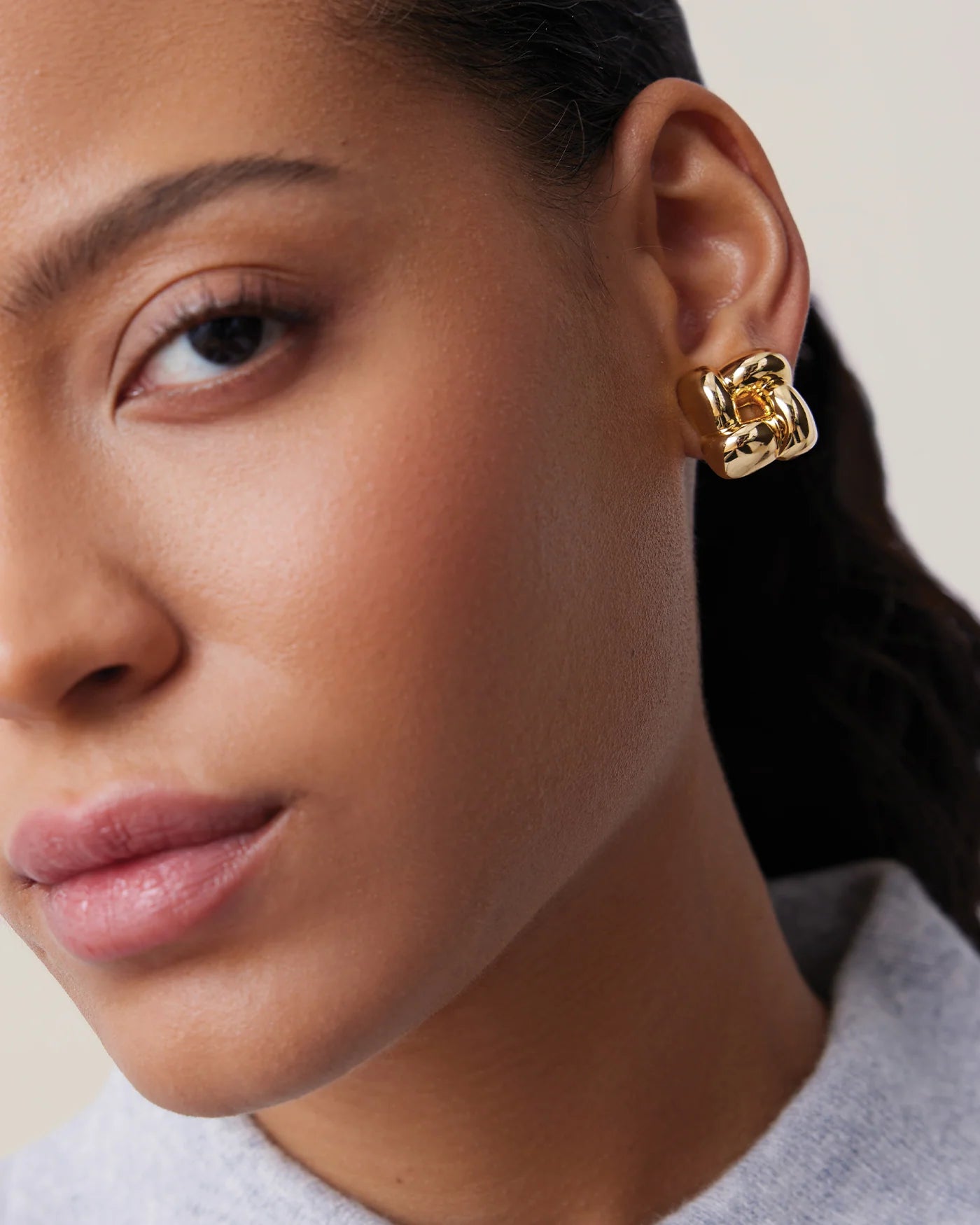Small Woven Square Earrings in Gold