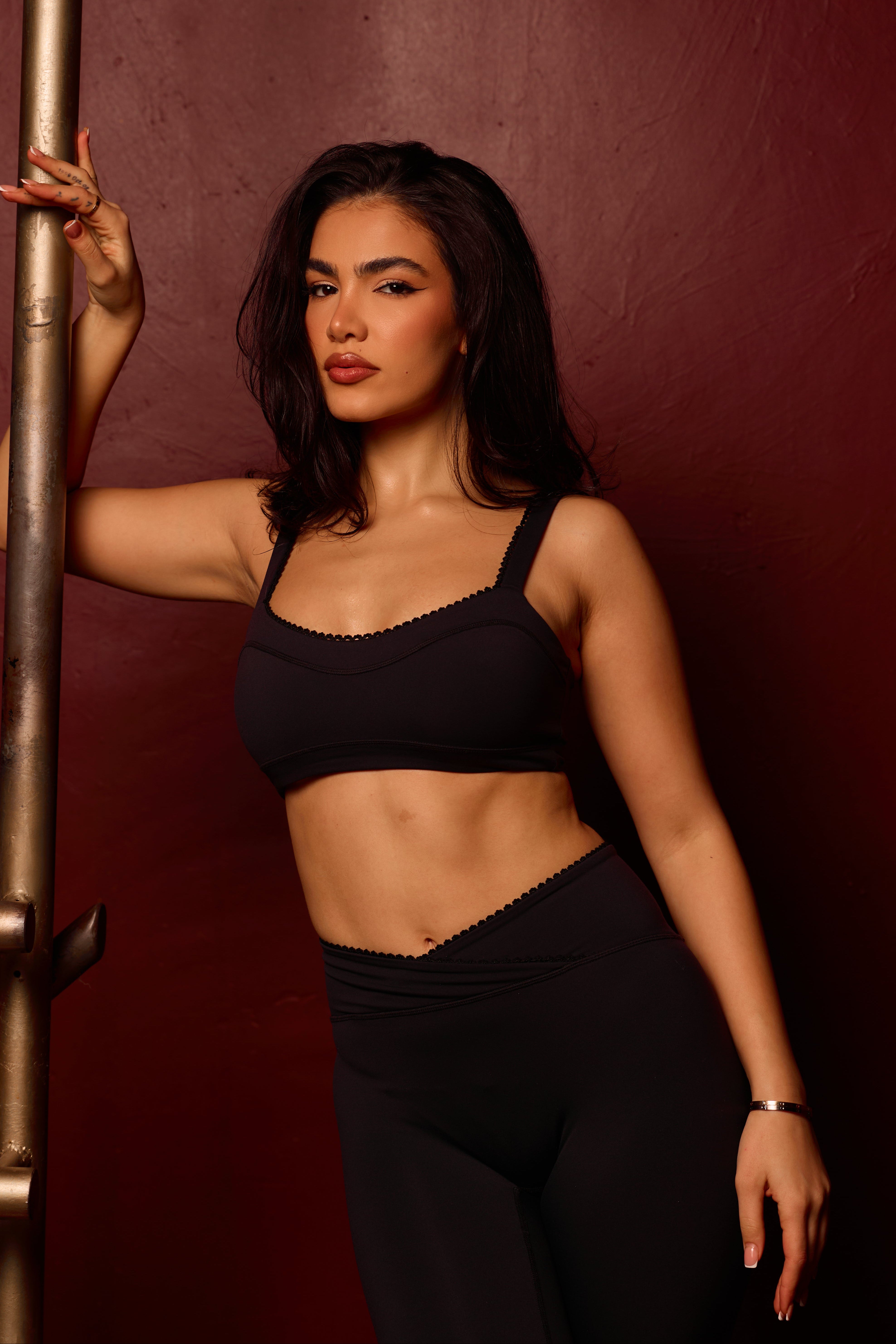 Lace Line Bra in Caviar Noir