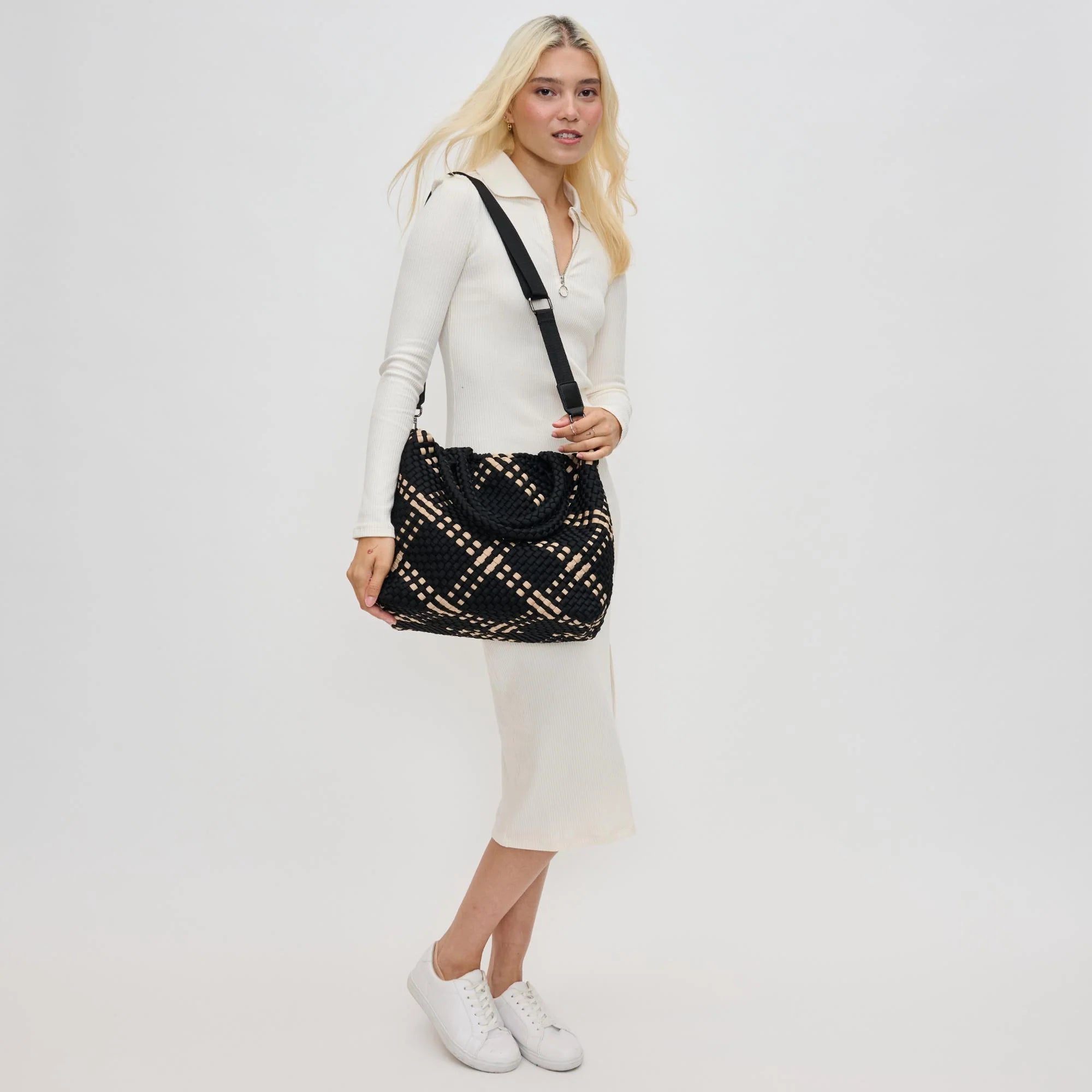Sky's The Limit Medium Crossbody in Black Nude